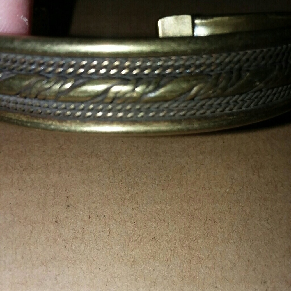 Bracelet with beaded design